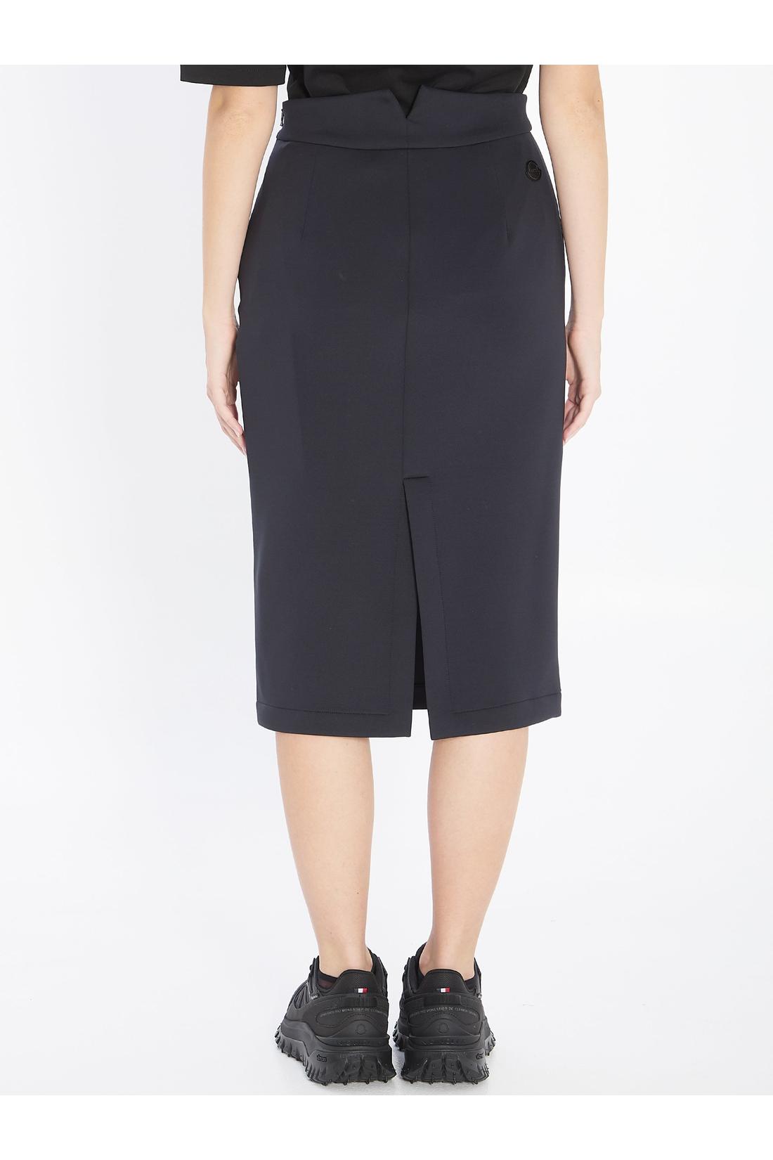 EE72 skirt