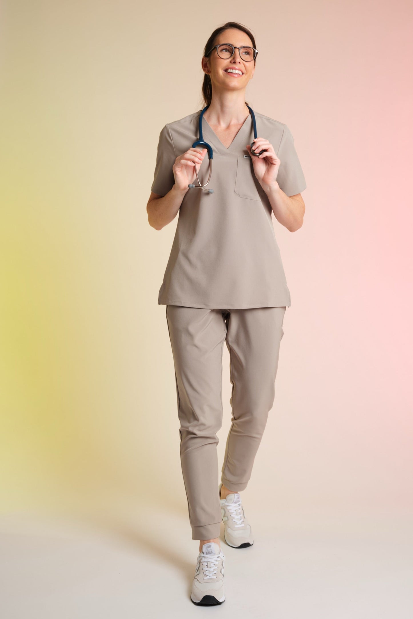 Virkur skrúbbtoppur „Serena“ – Beige