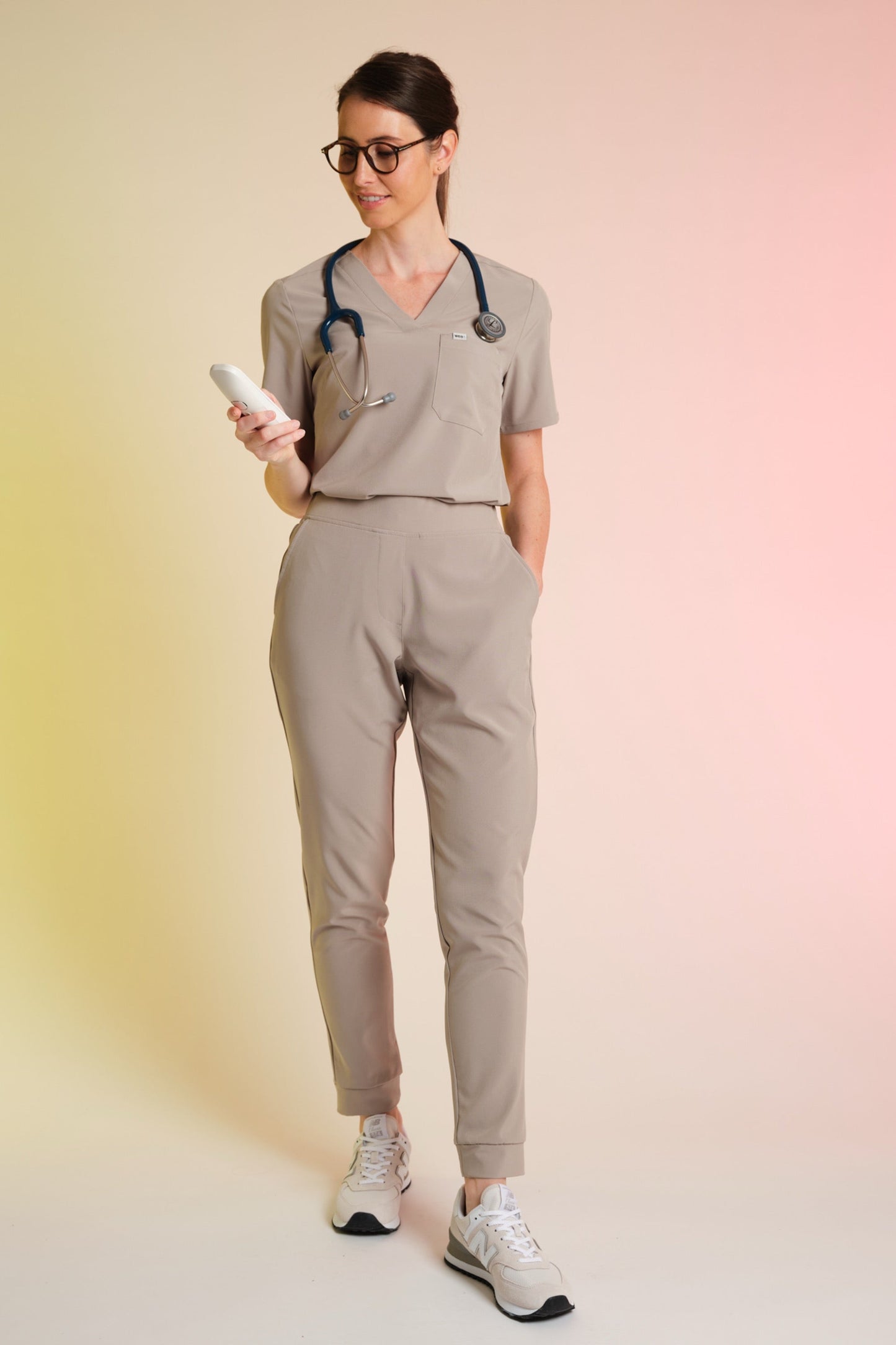 Virkur skrúbbtoppur „Serena“ – Beige