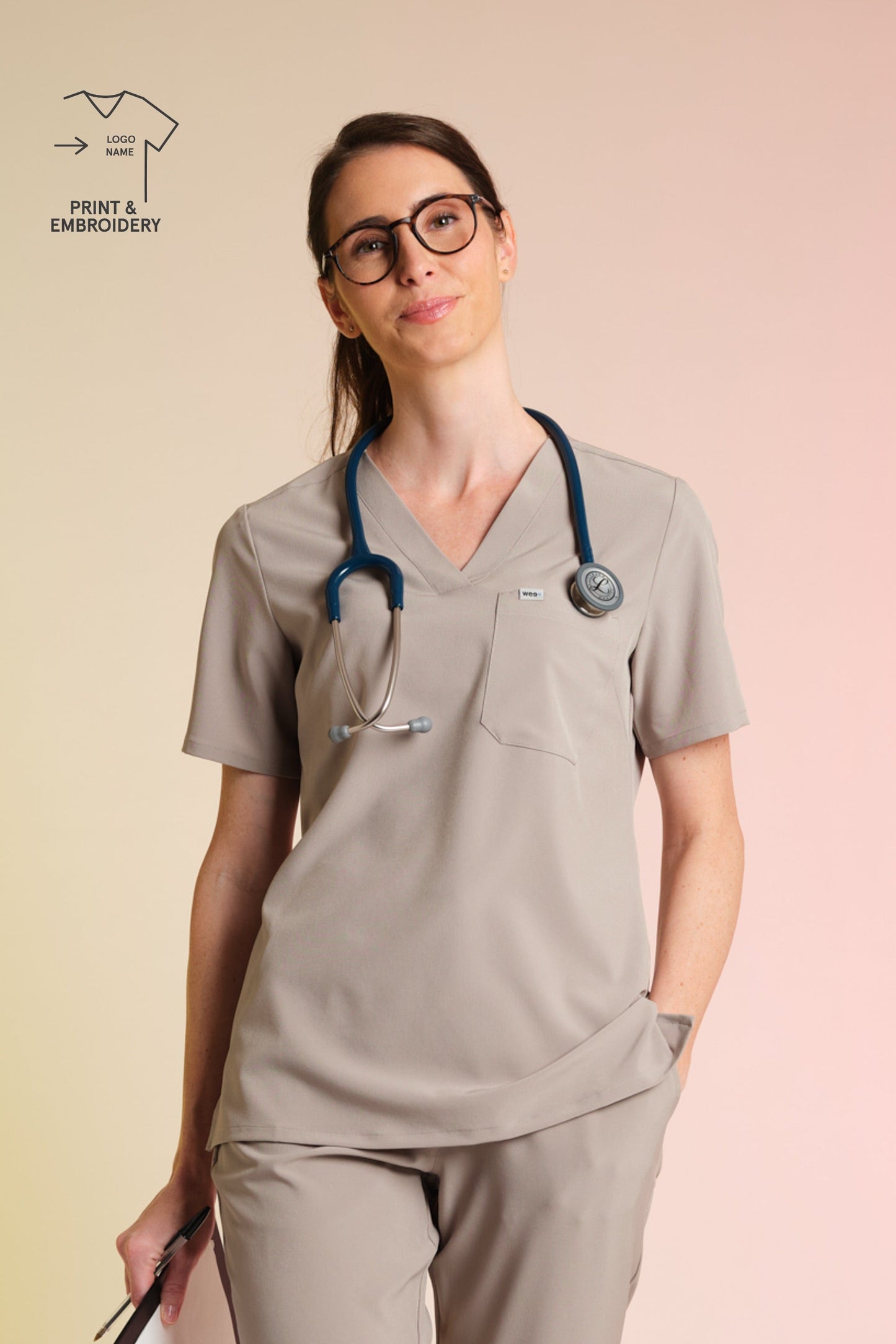 Virkur skrúbbtoppur „Serena“ – Beige