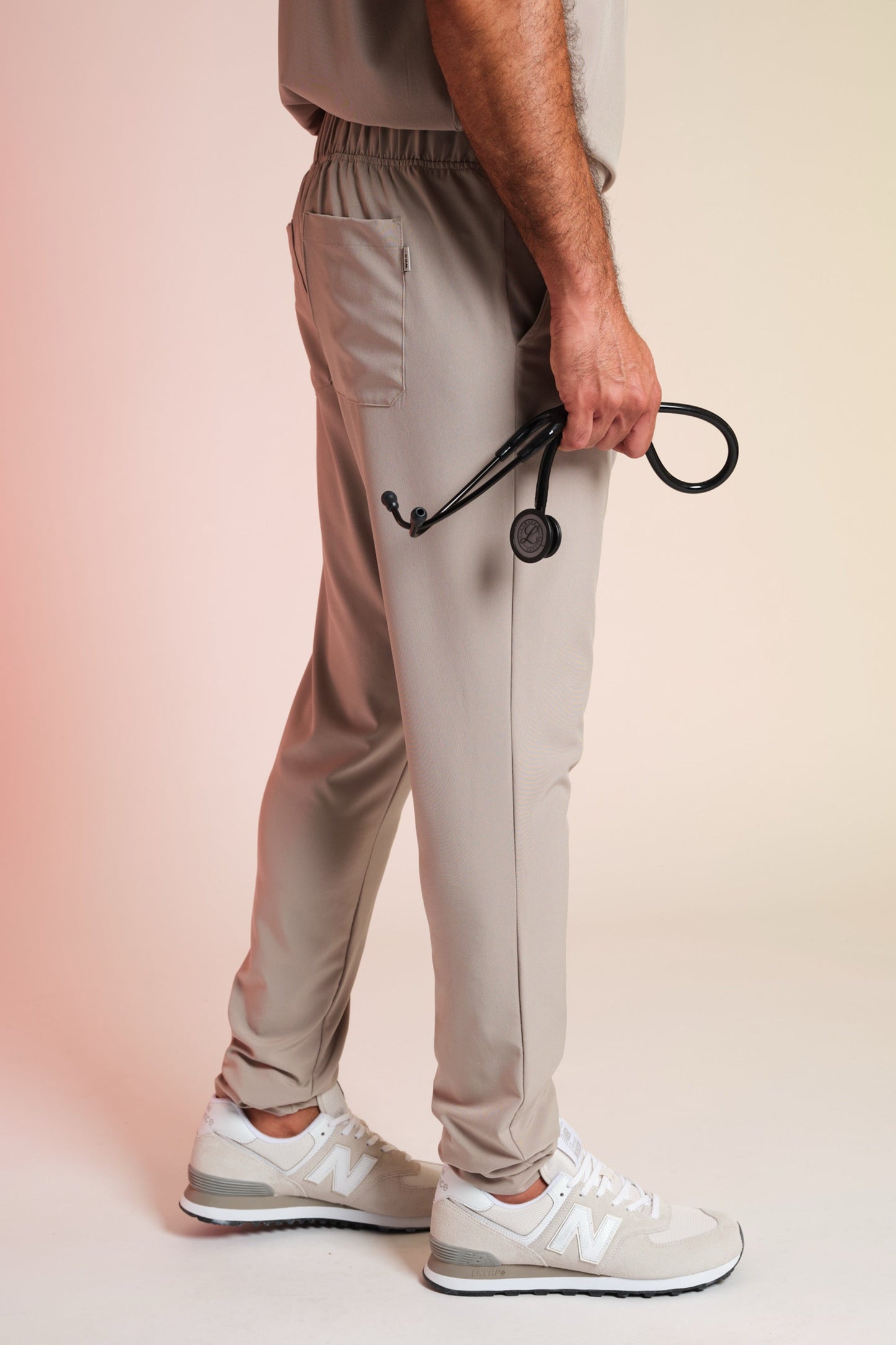 Virkar skrúbbbuxur „Louis“ – beige