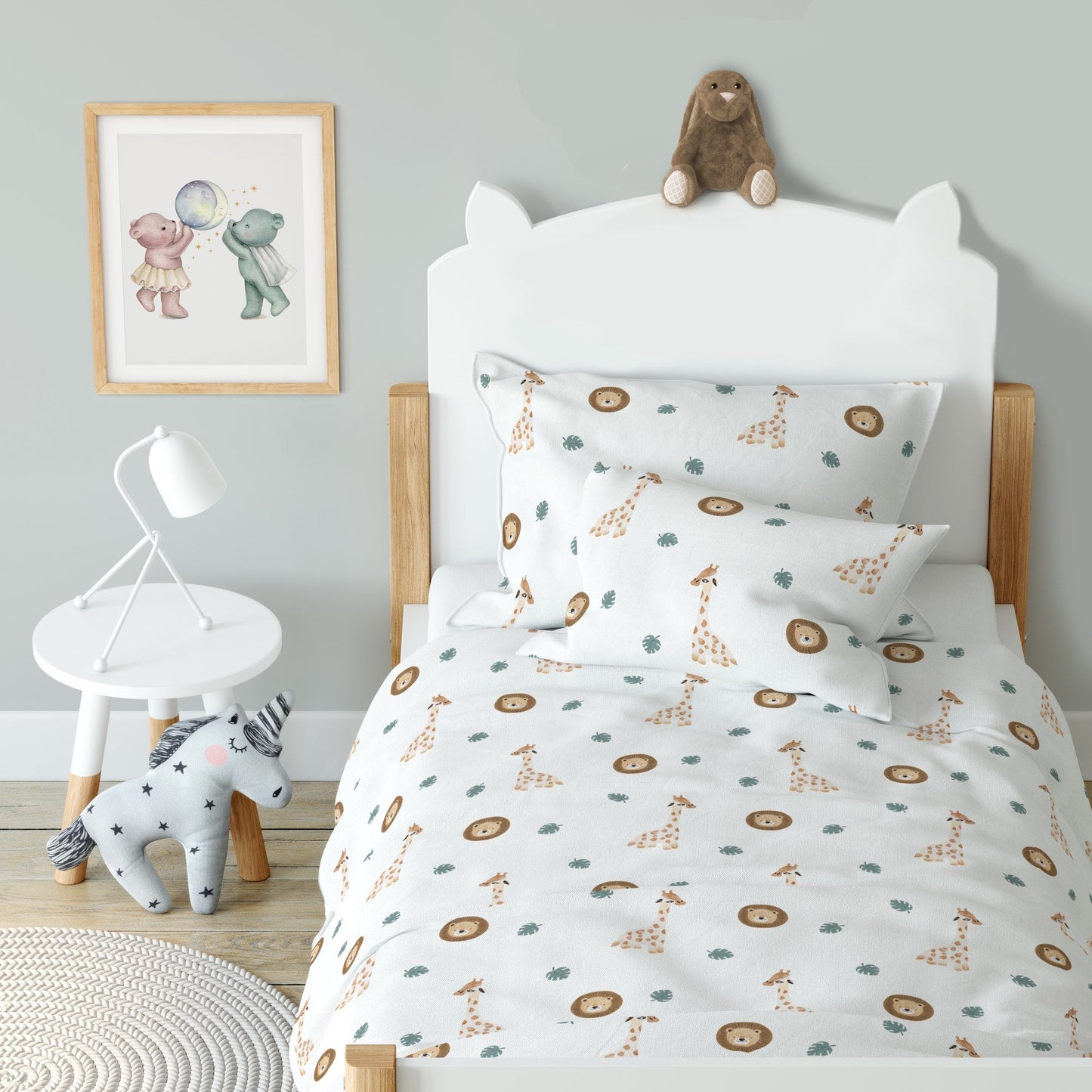 "Giraffe and Lion" Premium Children's Bedding