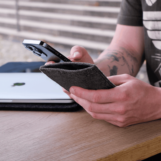 Handytasche für Samsung Galaxy Z Flip6 | aus Filz und Bio-Baumwolle | anthrazit - bloom | Modell "LET"