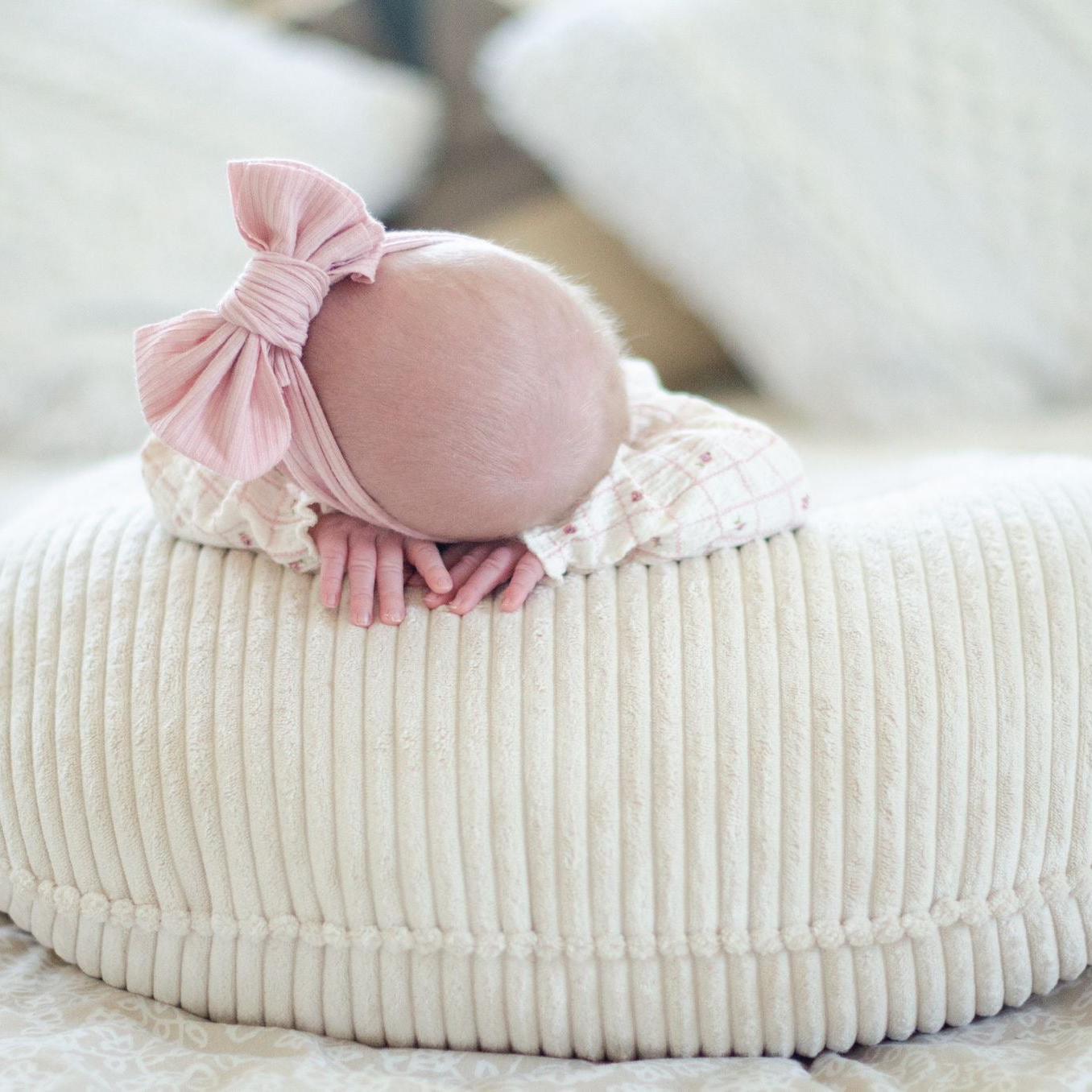 Stillkissen Halbmond Cord – Komfort, Unterstützung & stilvolle Optik