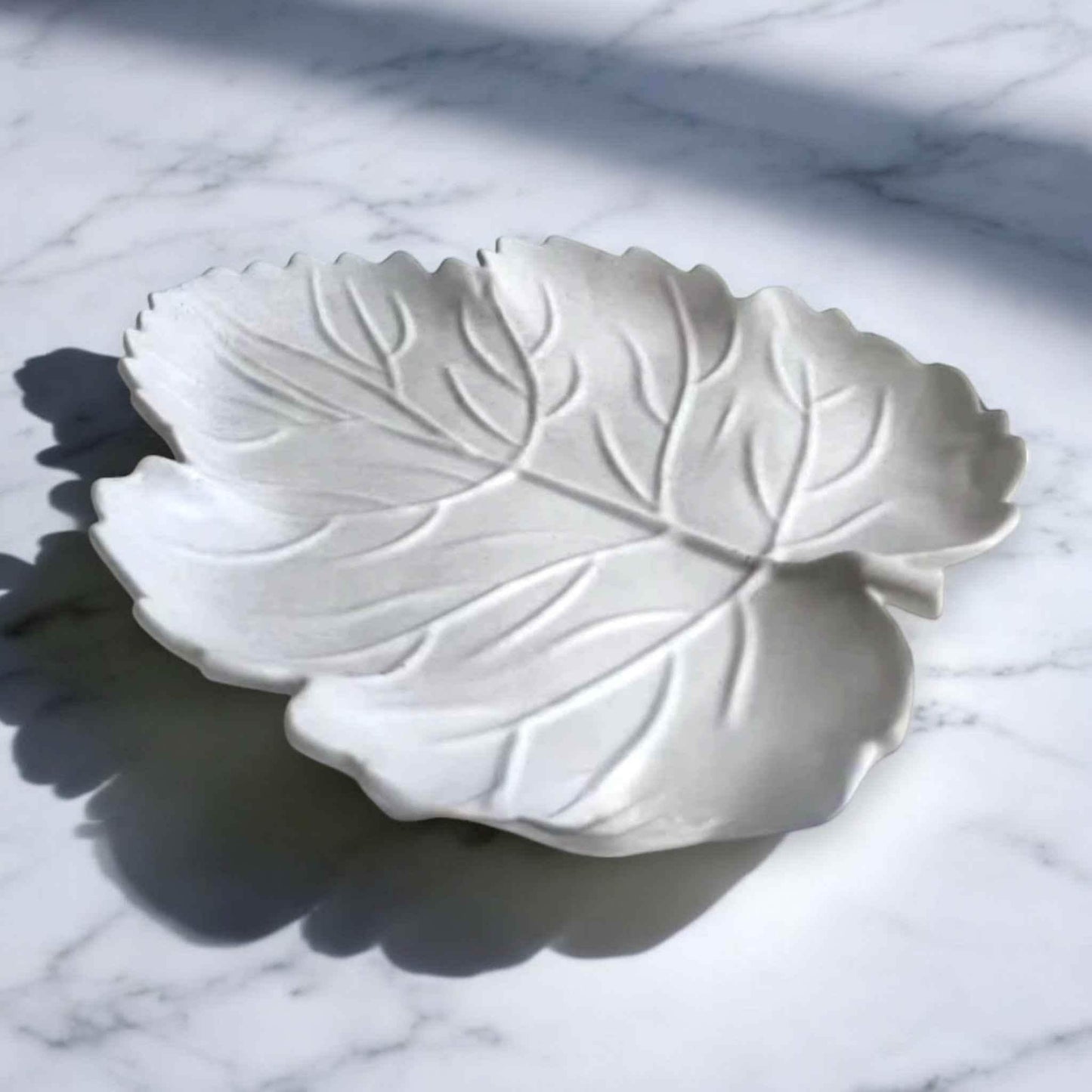 Handgegossenes Hanfblatt – Herbstlicher Charme für dein Zuhause