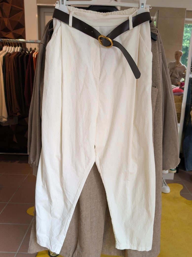 Hose Feincord (dünn) Créme mit Gürtel, 100% Baumwolle, One Size, bis 42