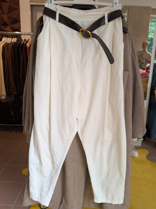 Hose Feincord (dünn) Créme mit Gürtel, 100% Baumwolle, One Size, bis 42