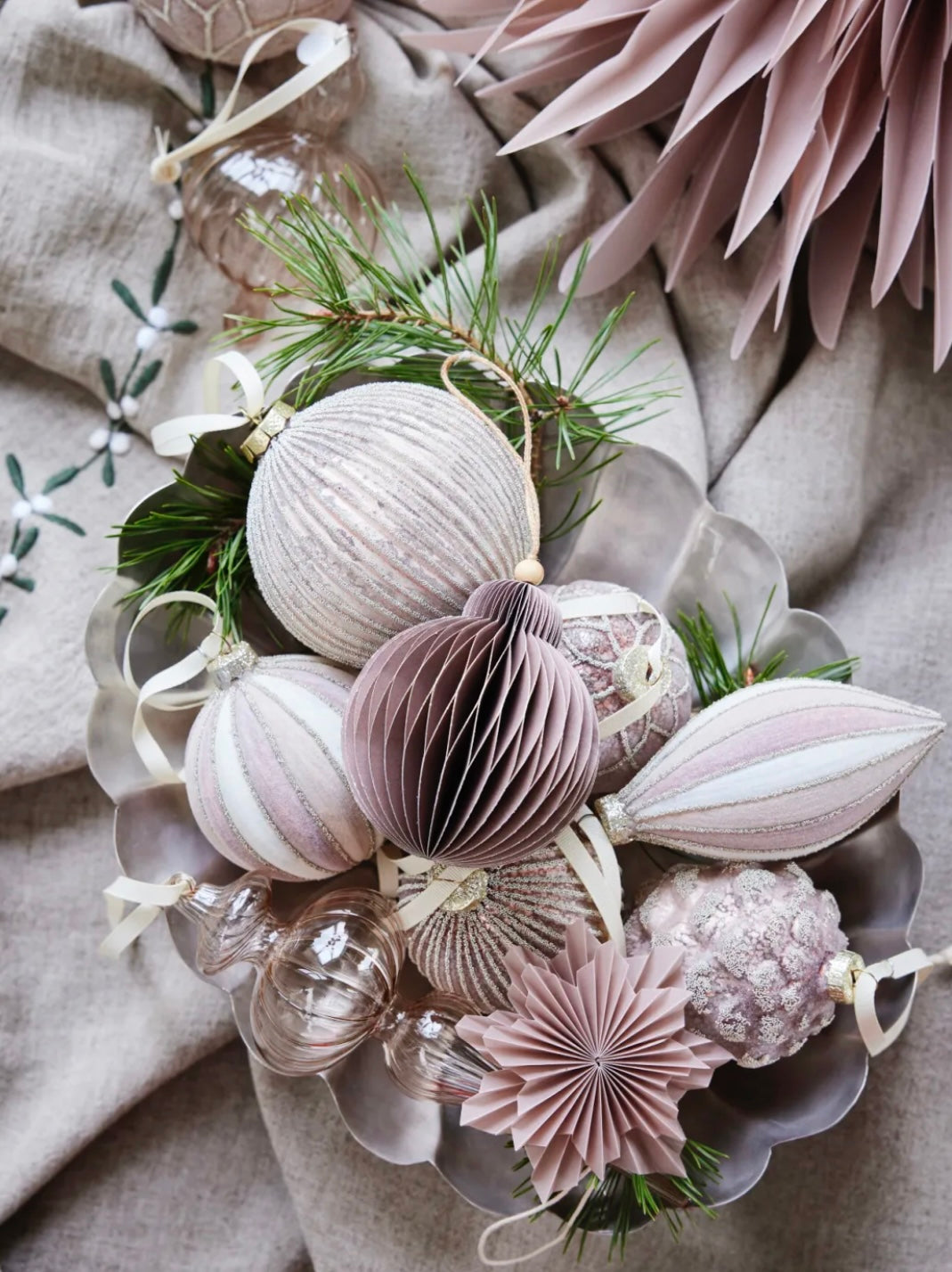 Christmas bauble Norille powder pink