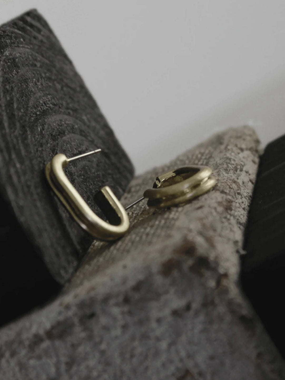 Ohrstecker Tula oval Ring Hoop, in 2 Farben