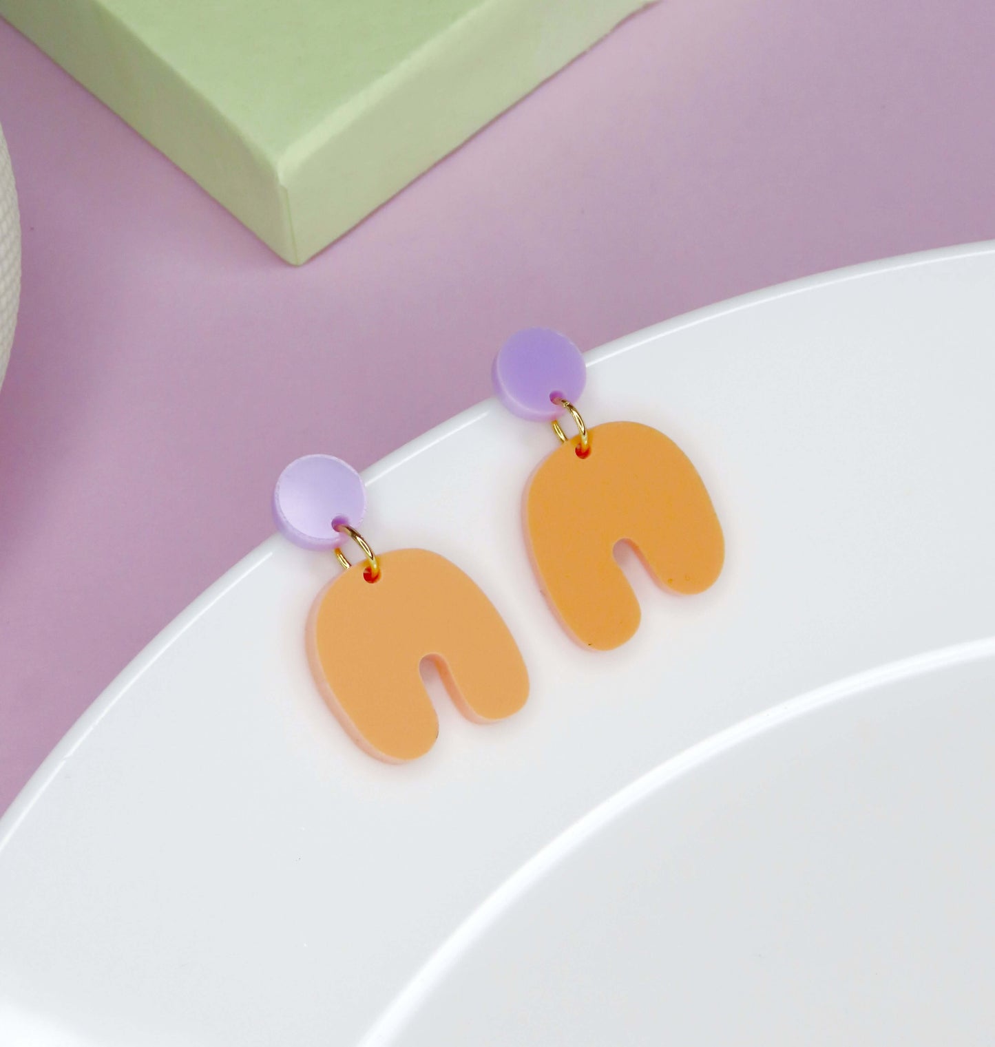 Kleine Squishy Arch Bogen Ohrringe in flieder peach