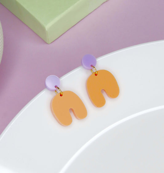 Kleine Squishy Arch Bogen Ohrringe in flieder peach