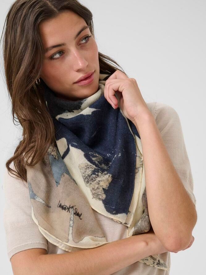 Wollschal Felisia dark navy leaf
