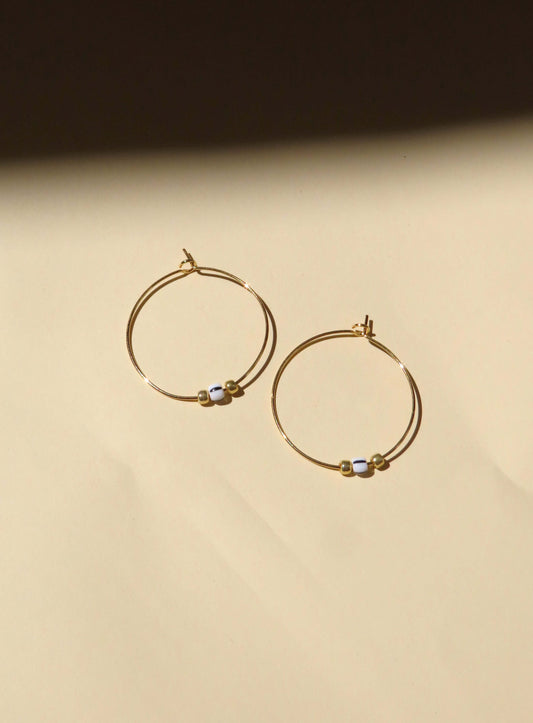 Hoops aus Edelstahl mit schwarz gestreifter Rocailles Perle