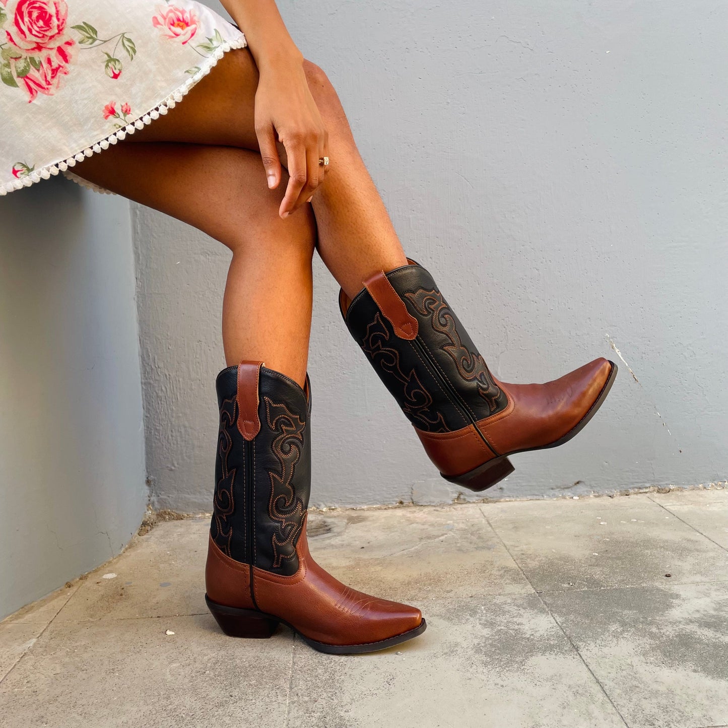 Dosti í brúnu og svörtu