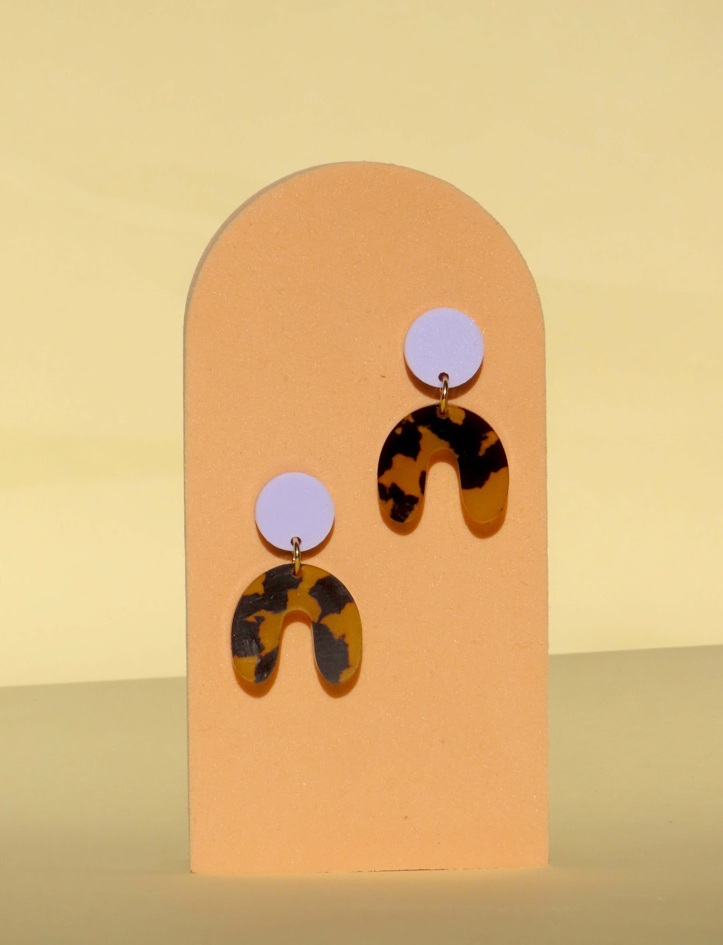 Leo Flieder Arch Bogen Ohrringe