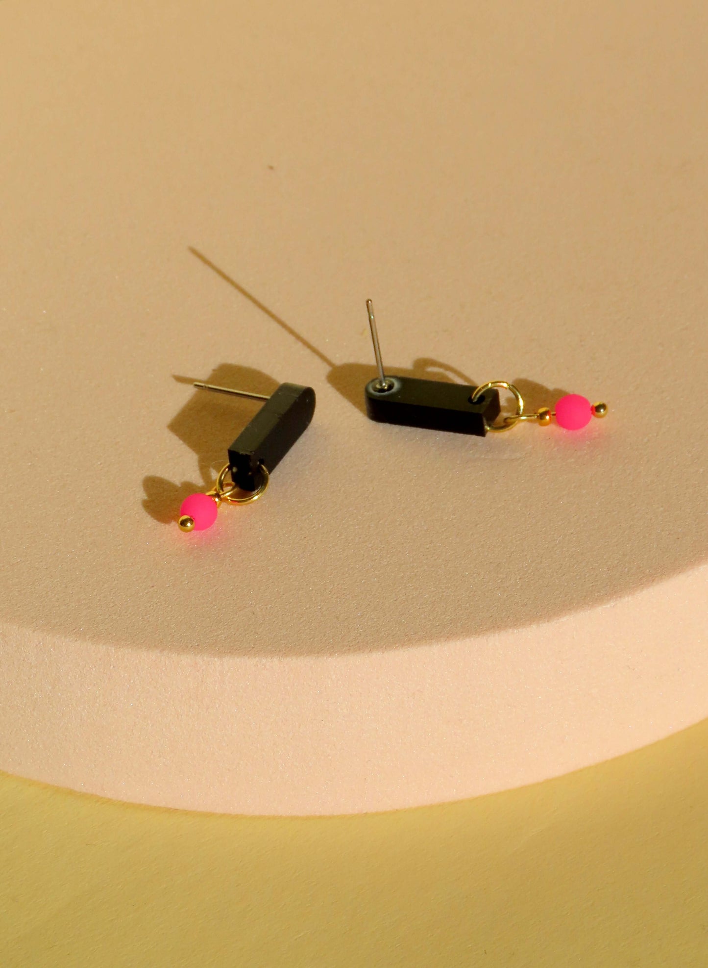 Black and Pink Paula Ohrringe