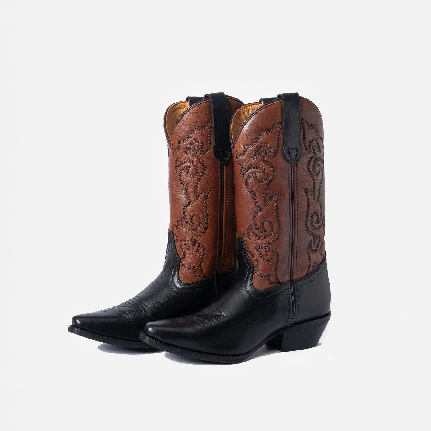 Dosti í svörtu og brúnu