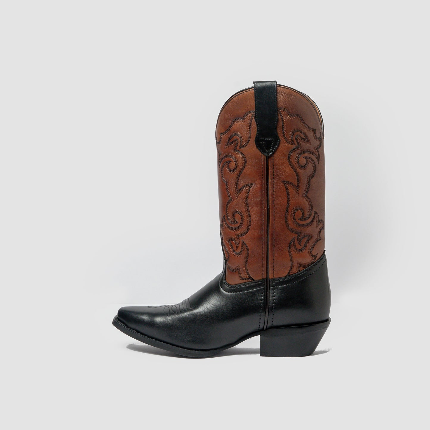 Dosti í svörtu og brúnu