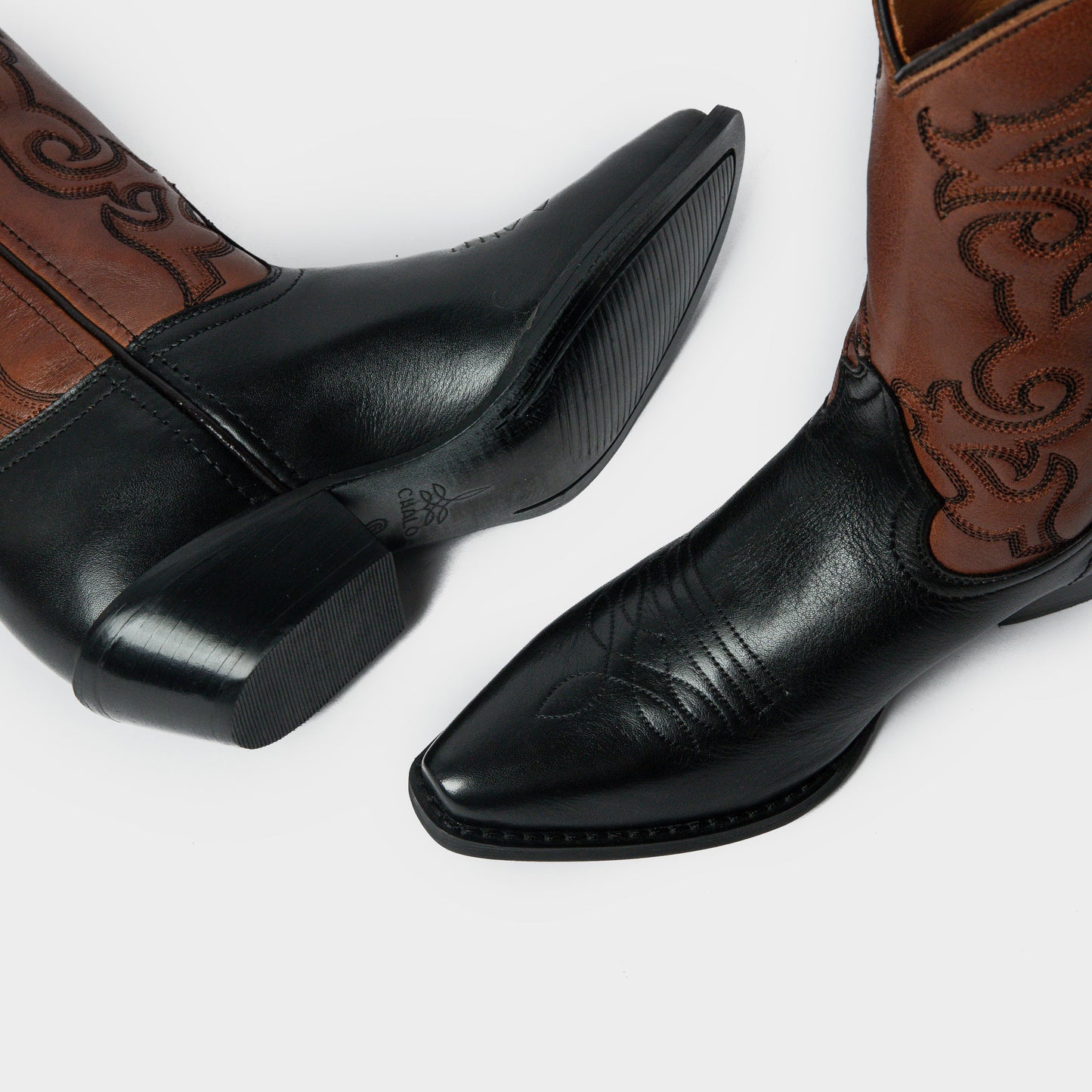 Dosti í svörtu og brúnu