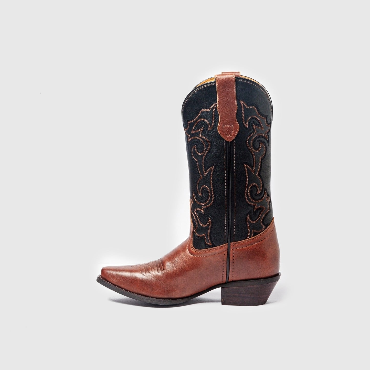 Dosti í brúnu og svörtu