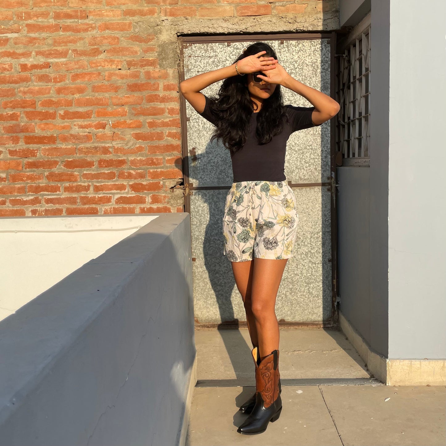 Dosti í svörtu og brúnu