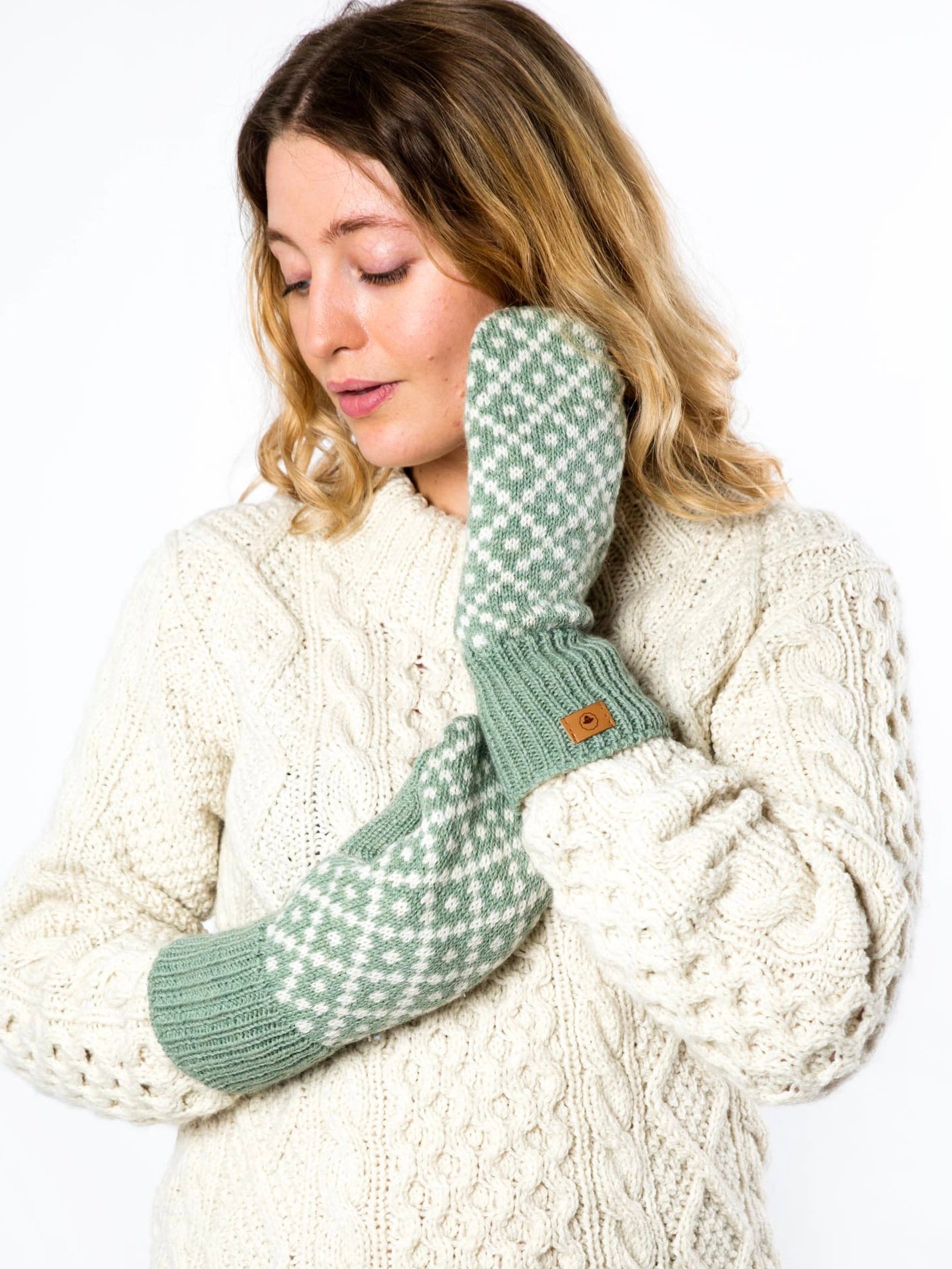 Strickfäustlinge Tinka, in dusty green oder silver blue