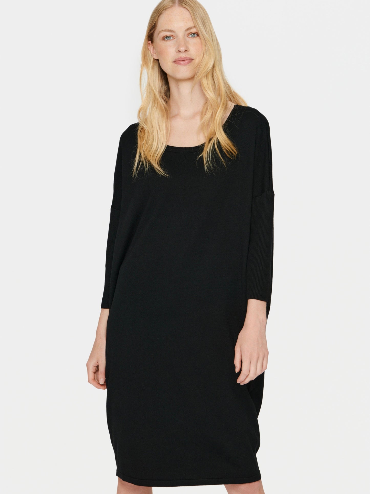 Strickkleid Mila mit Rundhalskragen, in mehreren Farben