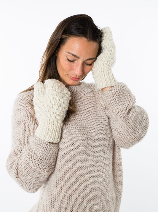 Queen knitted mittens, off-white