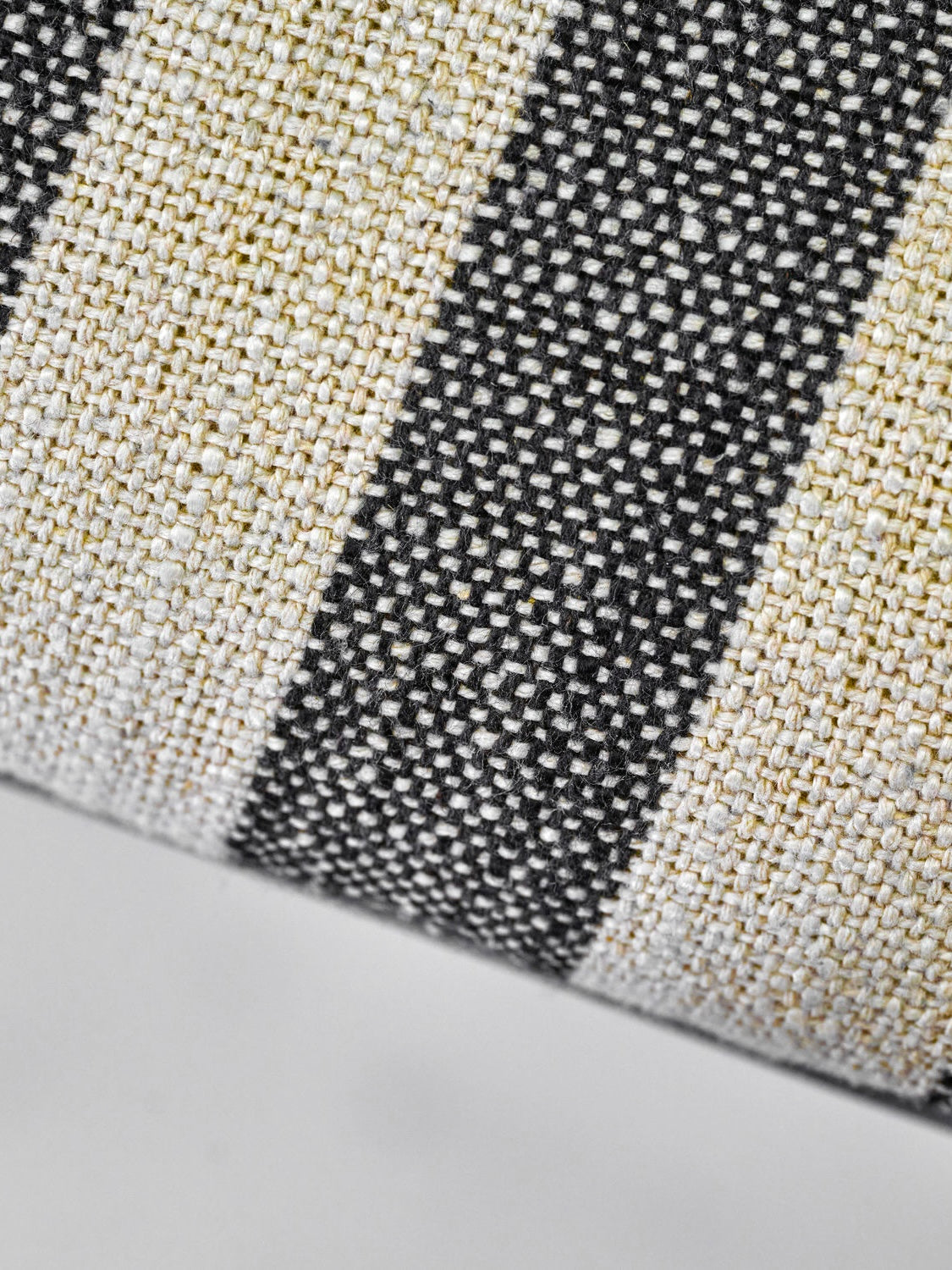 Stuhl HDMust schwarz/weiß gesteift