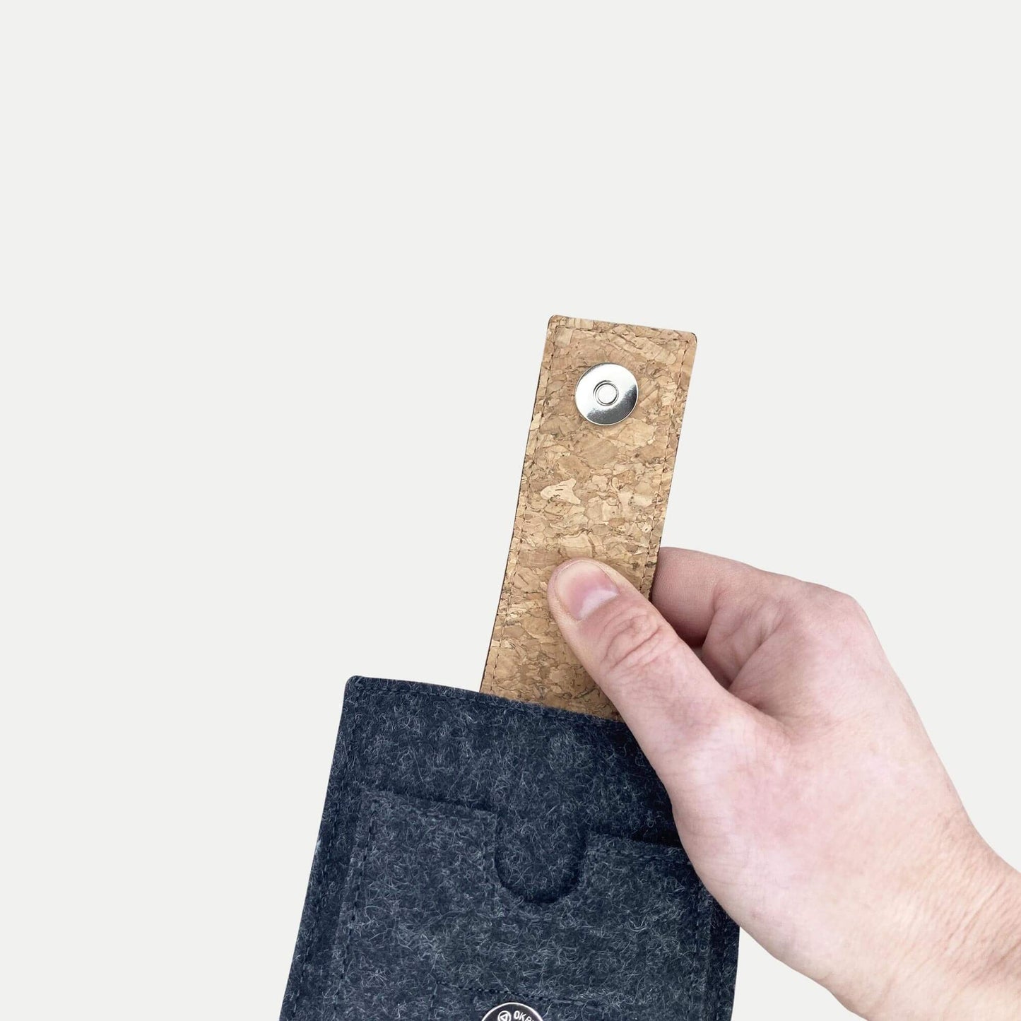 Handytasche nach Maß | mit Magnetverschluss und extra Fach | anthrazit - Shapes | Modell HAKA