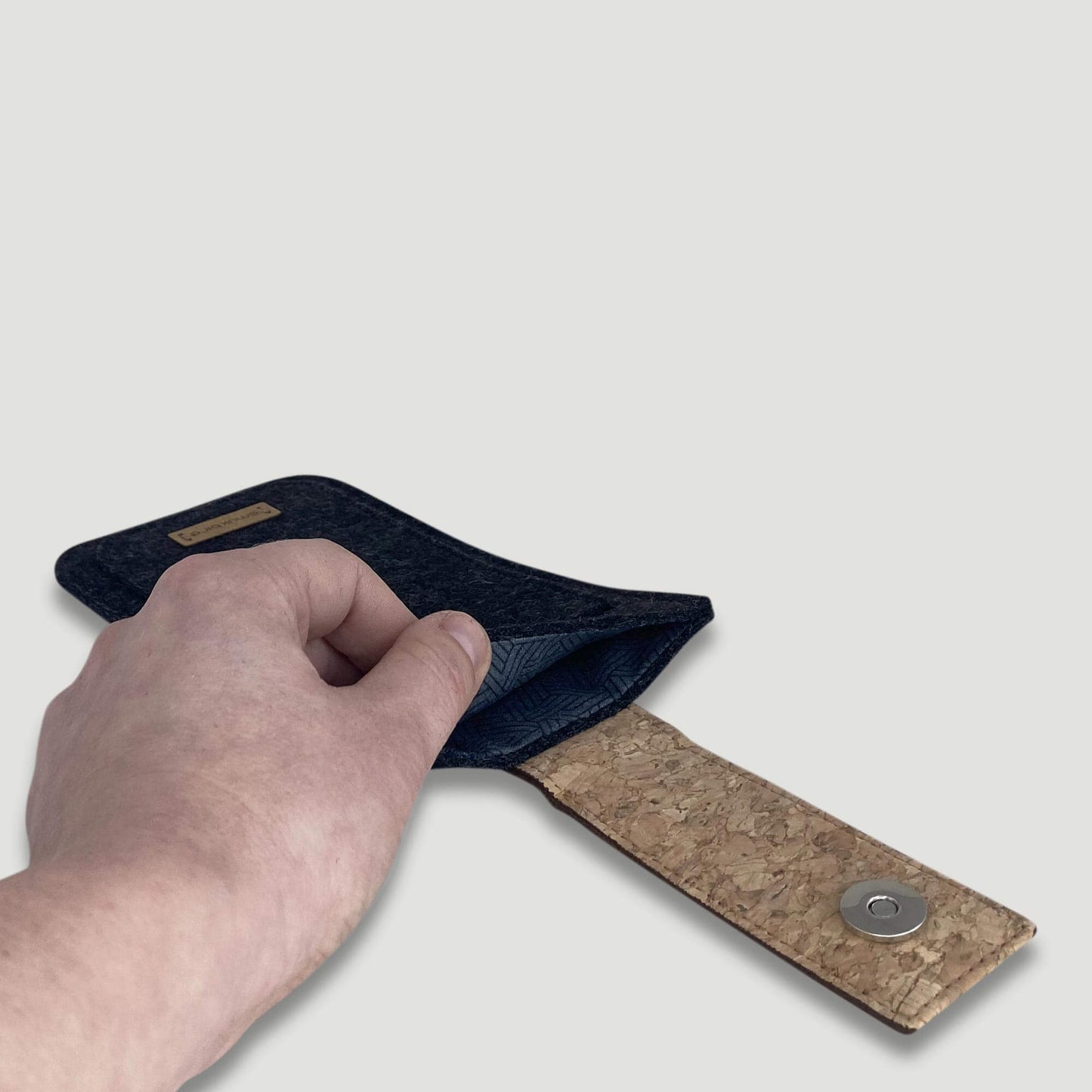 Handytasche für iPhone XS Max | mit Magnetverschluss und extra Fach | anthrazit - Tracks | Modell HAKA