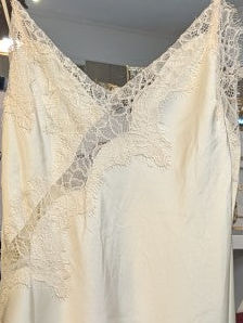 Kleid Satin asymmetrisch mit Spitze Créme One Size - von JCL Paris