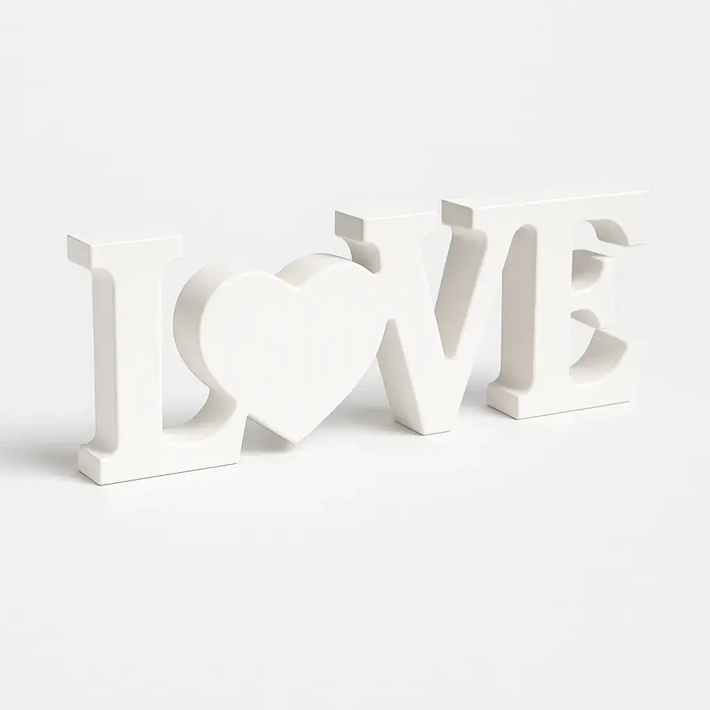 LOVE Schriftzug – Handgefertigte Deko in Wunschfarbe