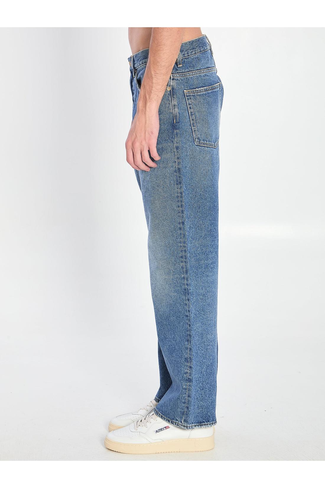 Loose jeans