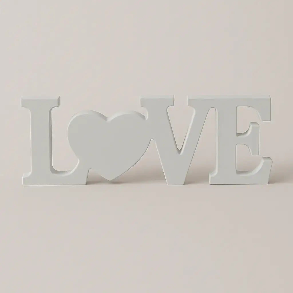 LOVE Schriftzug – Handgefertigte Deko in Wunschfarbe