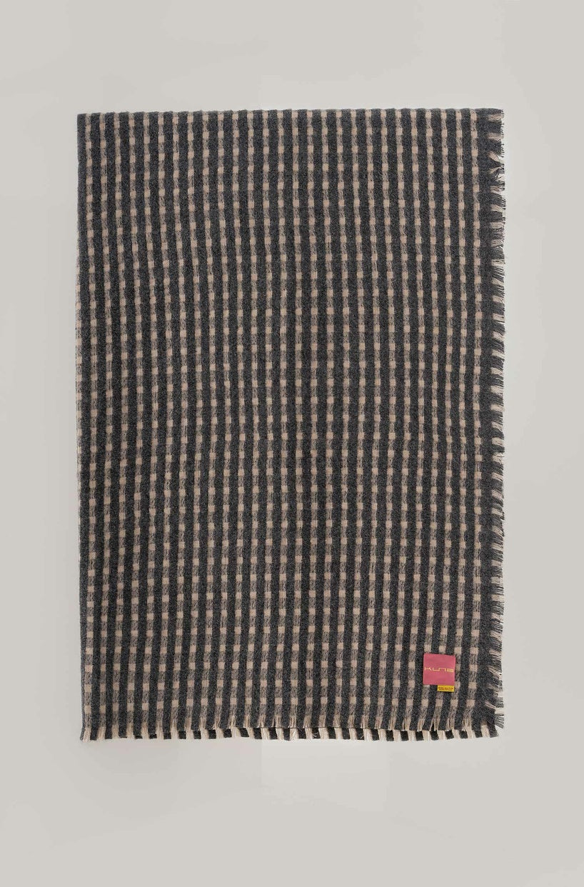 KUNA - Y05 Blanket – Premium made of baby alpaca &amp; silk
