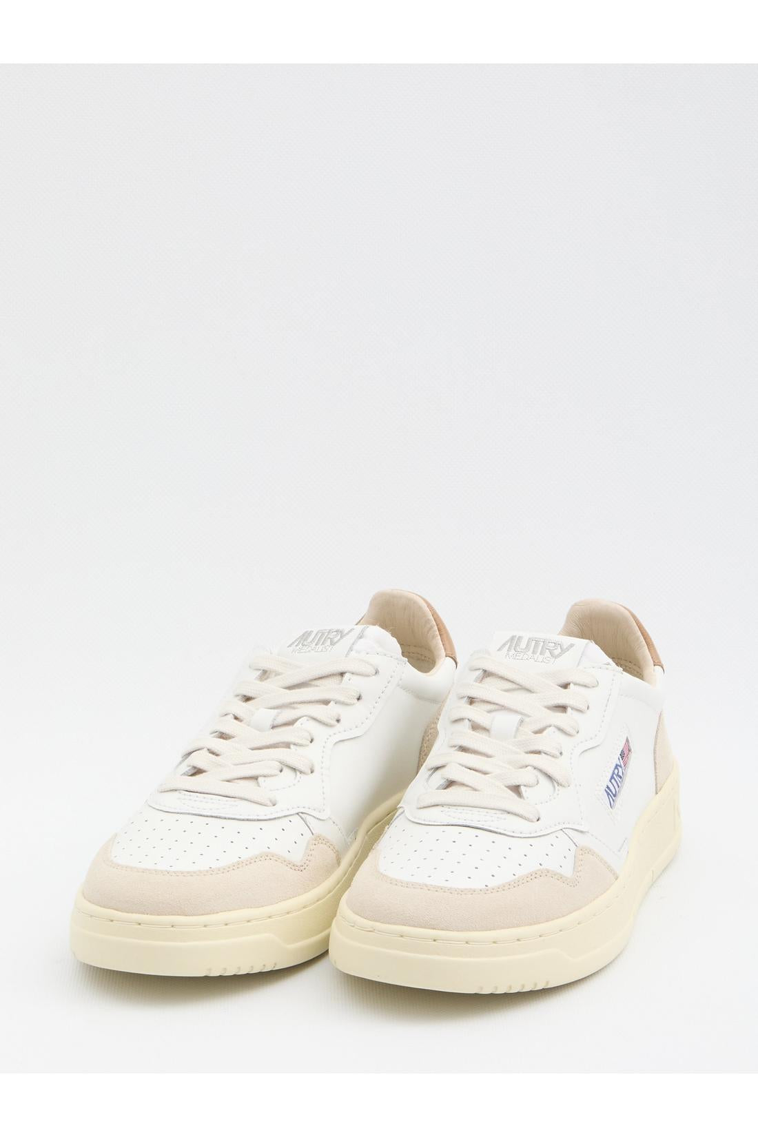 Medalist Low snakers