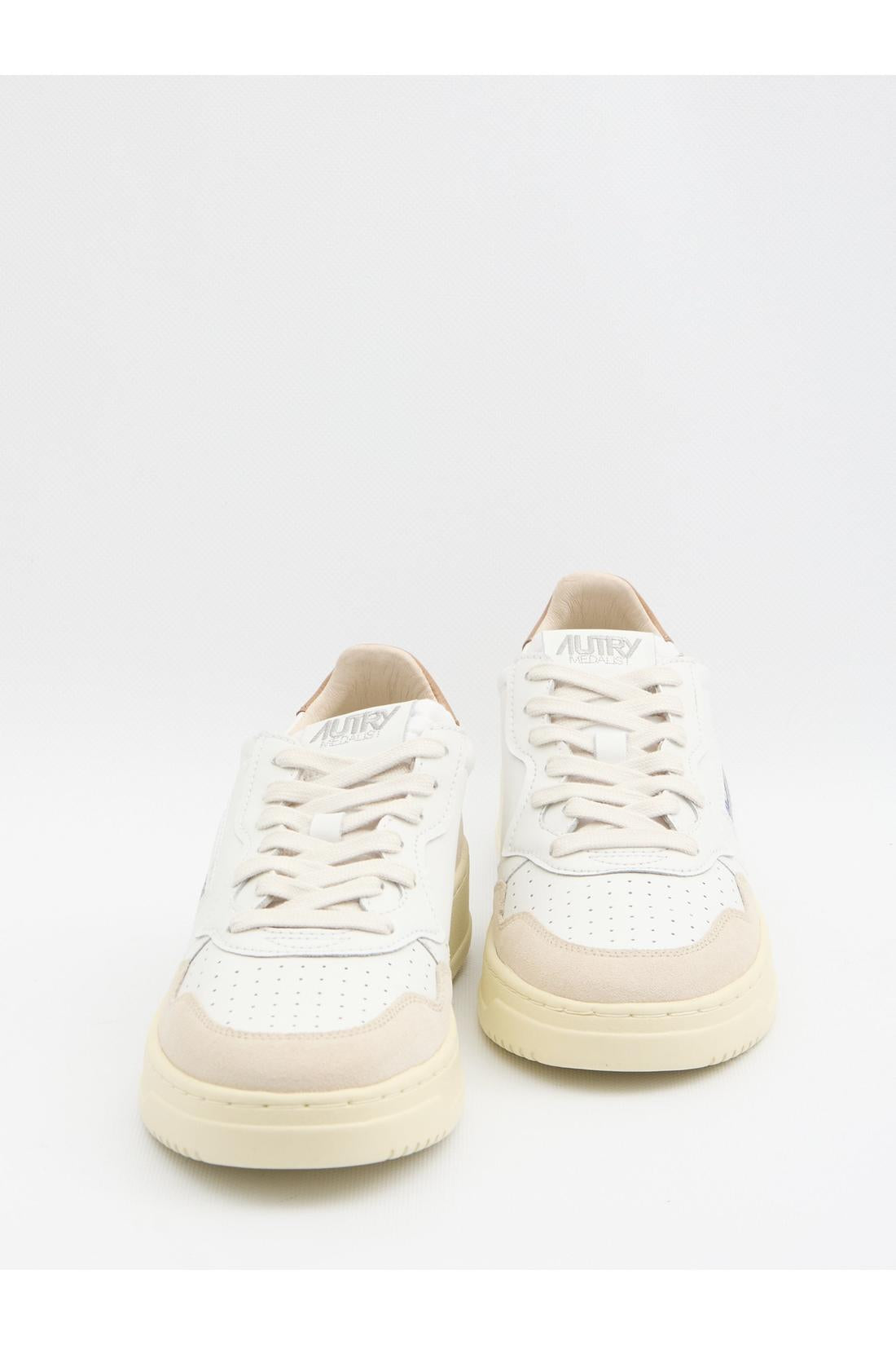 Medalist Low snakers