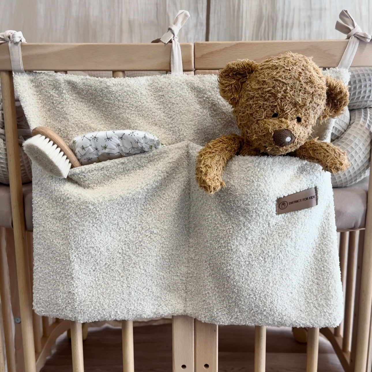 Babybett Organizer Teddystoff Bouclé - Aufbewahrung fürs Babyzimmer
