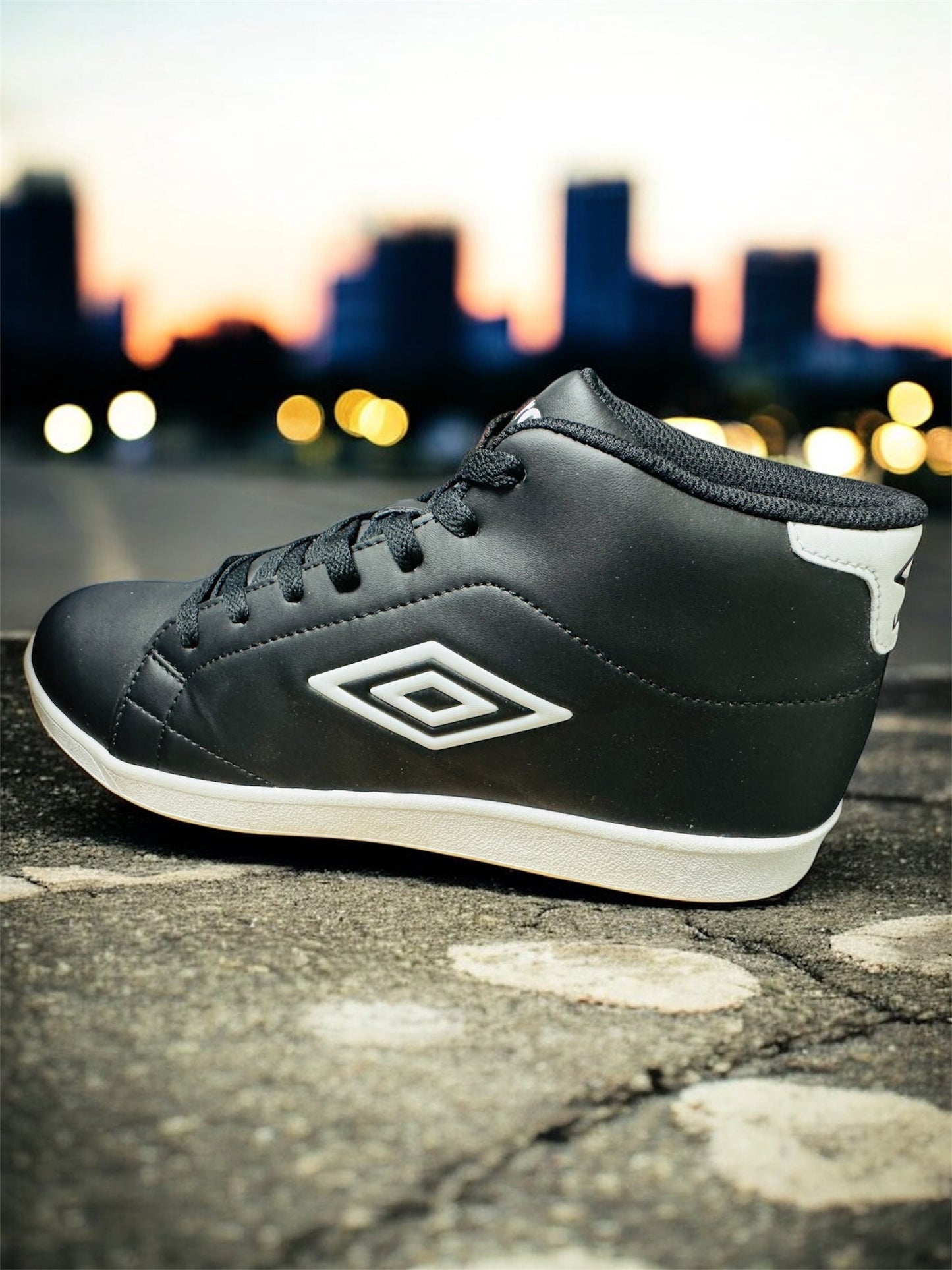 Umbro Medway 3 Mid Herren Schuhe