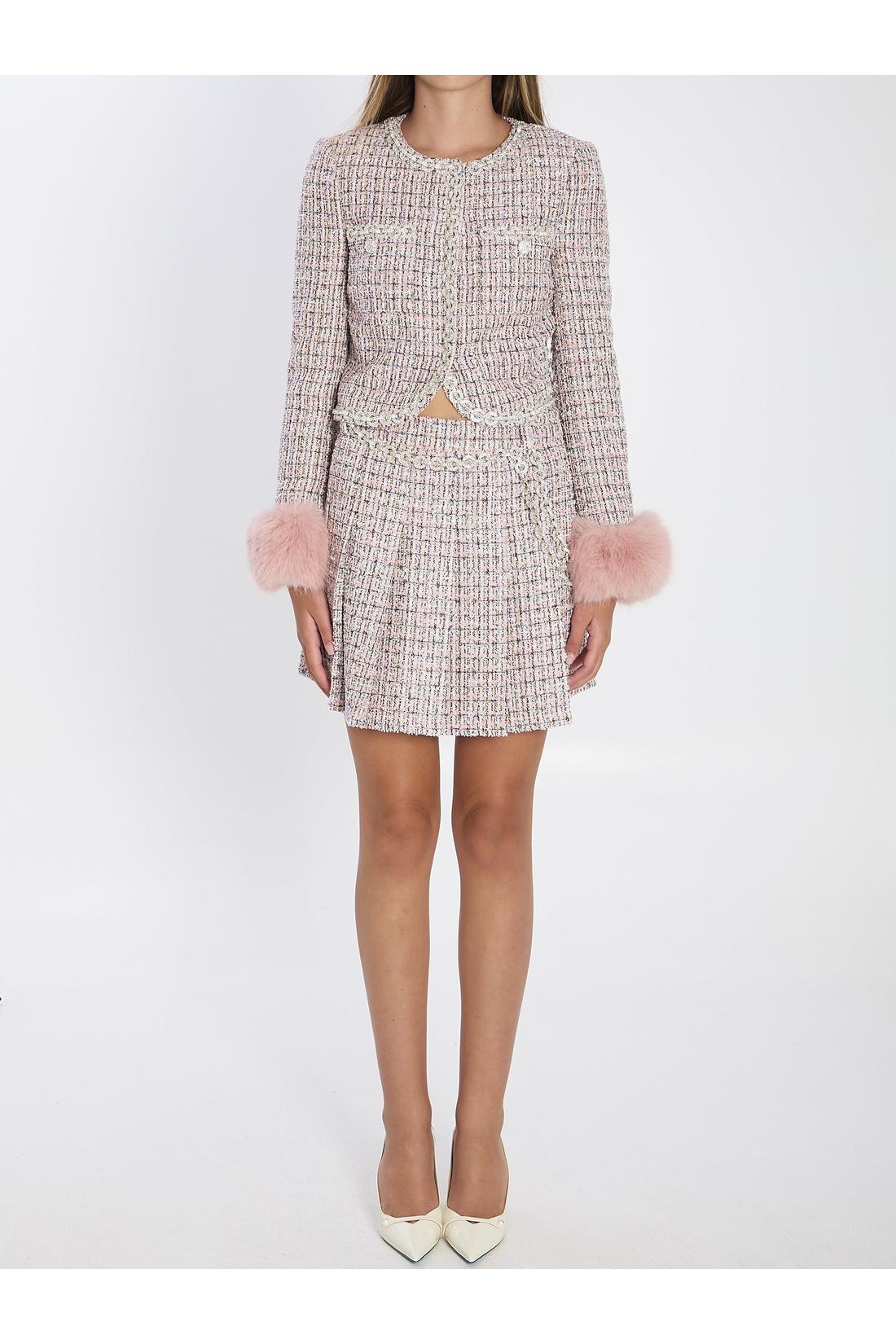 Pleated skirt with belt