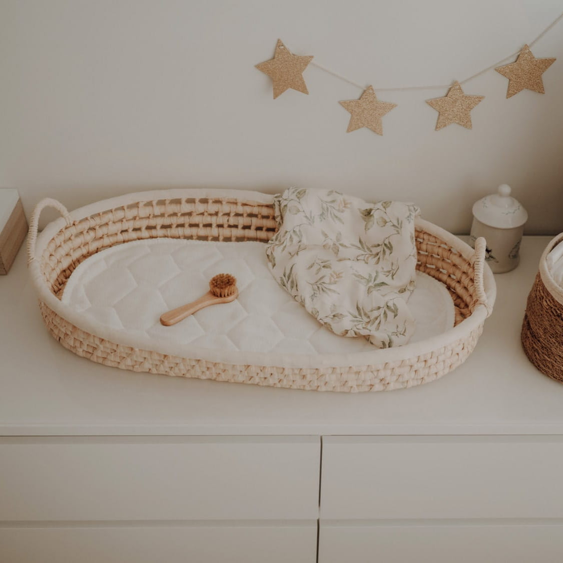 Wickelkorb aus Maisgeflecht mit Einlagematte - platzsparende & stilvolle Alternative zum Wickeltisch