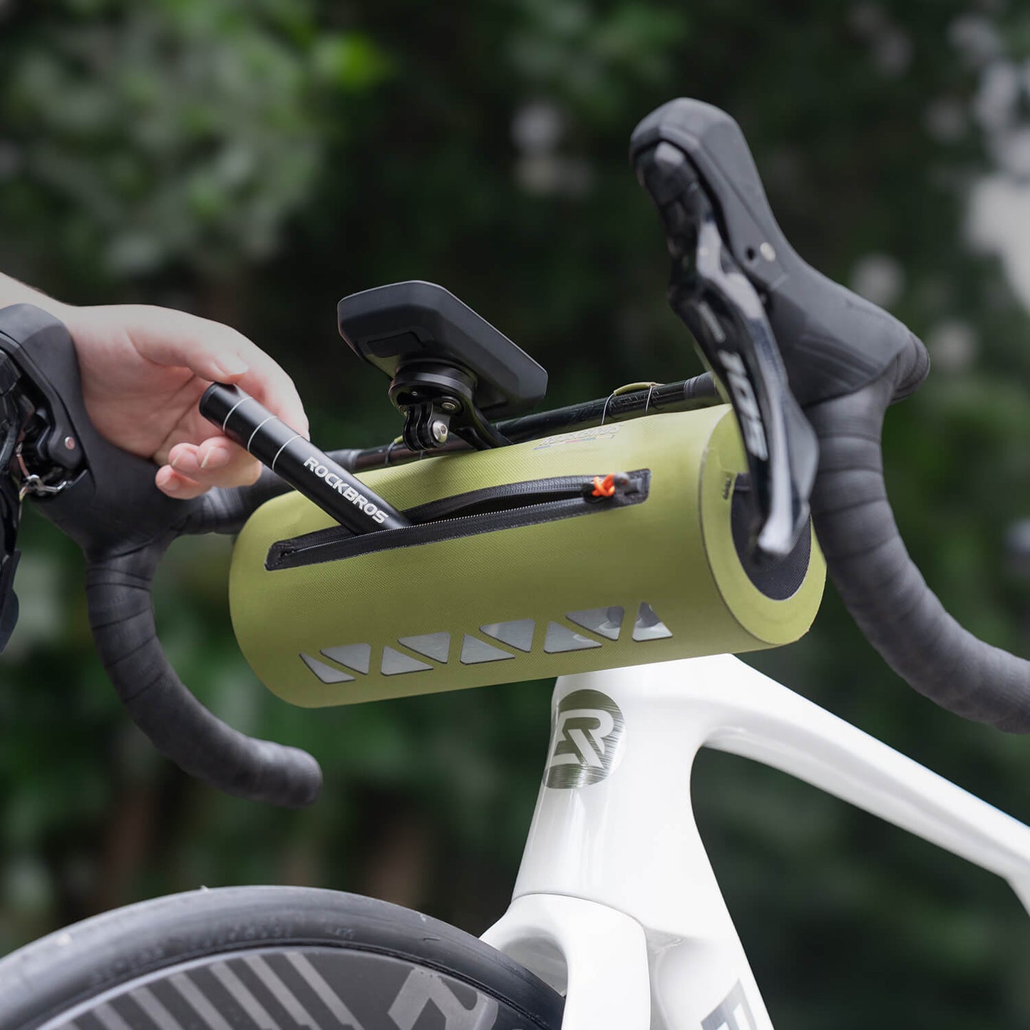 ROAD TO SKY 100% vatnsheld stýristaska 2L græn