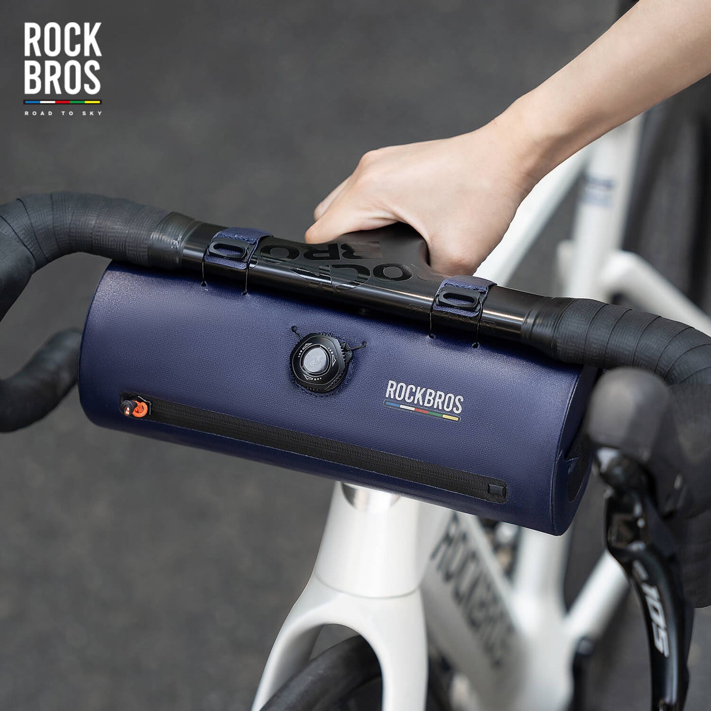 ROAD TO SKY 100% vatnsheld stýristaska 2L