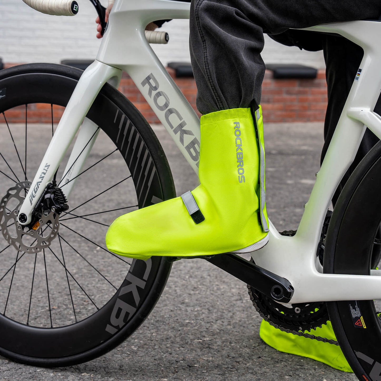 Reflective waterproof cycling overshoes with Velcro closure