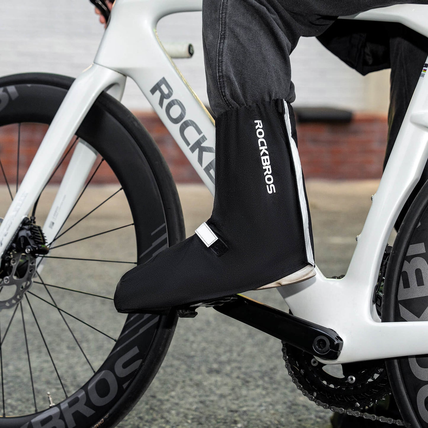 Reflective waterproof cycling overshoes with Velcro closure