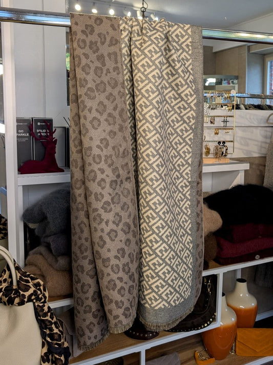 Reversible scarf, Fendi style, leopard print, cream, grey, taupe with fringe, 80% viscose, 20% wool