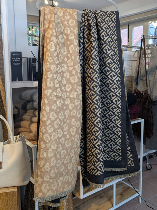 Reversible scarf, Fendi style, leopard print, black, gold, brown with fringe, 80% viscose, 20% wool