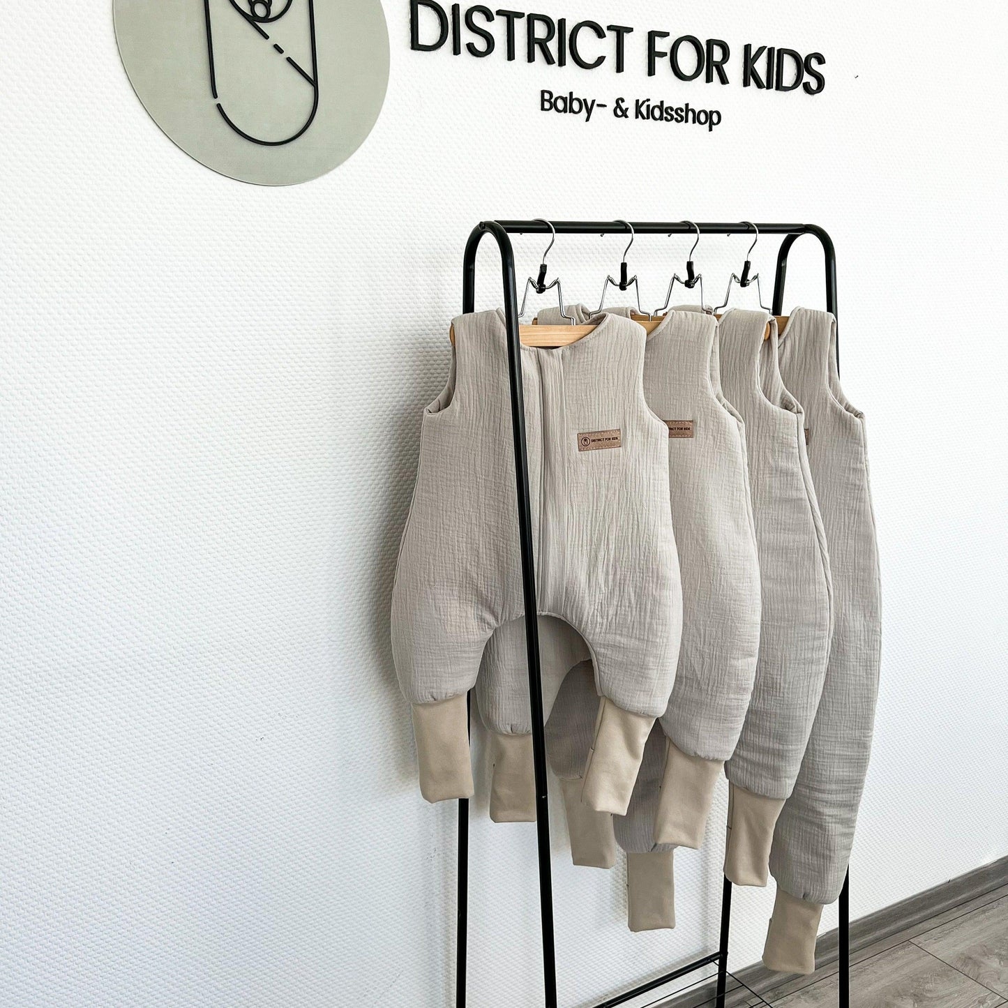 Schlafsack Musselin mit Füßen - mitwachsend, atmungsaktiv & sicher