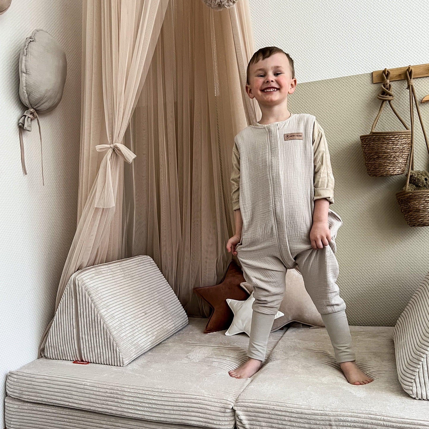 Schlafsack Musselin mit Füßen - mitwachsend, atmungsaktiv & sicher